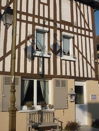 فيلا Meuble De Tourisme Le Gilliard Chavanges الغرفة الصورة